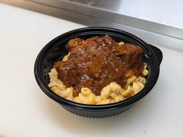 Mac Bowl with Chopped BBQ Beef.
